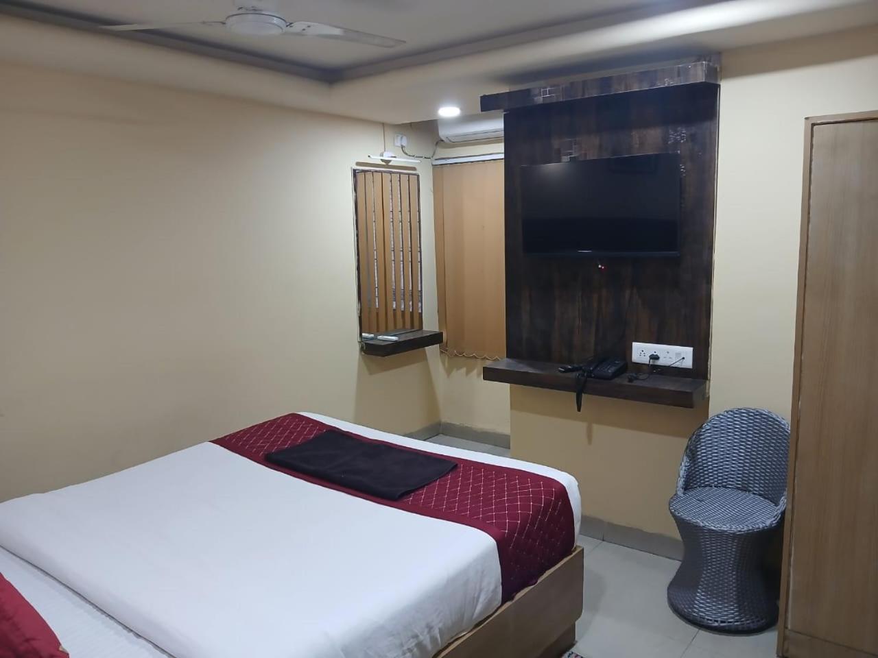 Hotel Blossoms Alekhya Residency- Luxury Lollection *