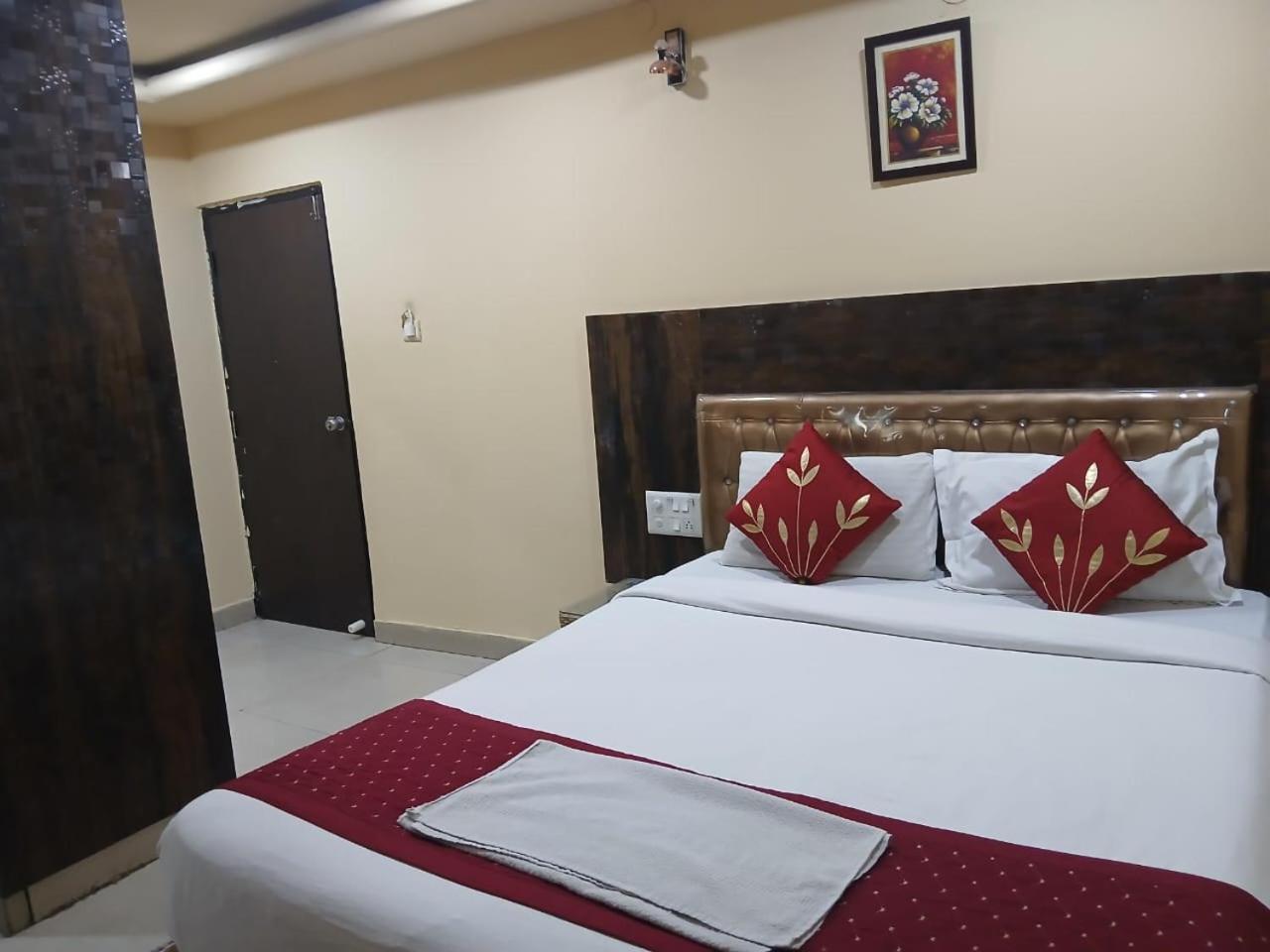 Hotel Blossoms Alekhya Residency- Luxury Lollection *